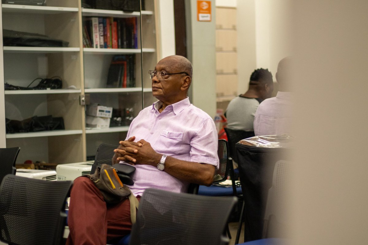 #RTVCEnBuenaventura 🎙️📻 Seguimos con nuestra toma cultural, social y académica en el puerto más grande del país. A esta hora los bonaverenses viven el taller 'La voz como herramienta de expresión' 📢 en el Centro Cultural del Banco de la República de Buenaventura.