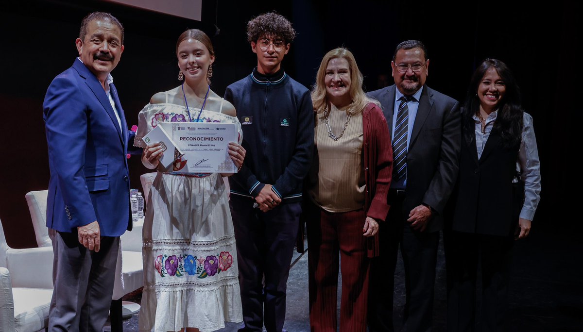 secti_edomex's tweet photo. El Srio. Miguel Ángel Hernández Espejel reconoció el esfuerzo de más de 600 estudiantes que participaron en el festival “Lobos Abrazando la Interculturalidad” del @Conalep_Edomex, demostrando que la interculturalidad es el puente entre nuestro pasado y el futuro que construimos. https://t.co/4Kt6yhMxDz