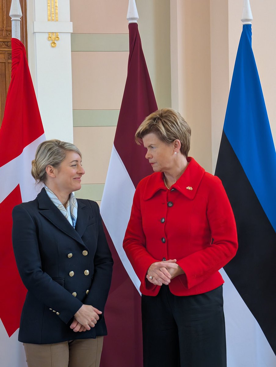Lors de son passage à Riga, la ministre Joly a rencontré son homologue lettonne, <a href="/Braze_Baiba/">Baiba Braže</a>, et a réaffirmé le profond partenariat entre le Canada et la Lettonie ancré dans des valeurs communes.