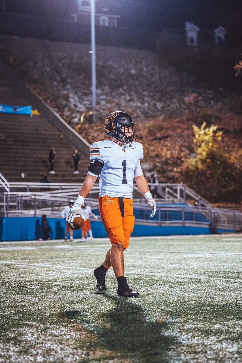 Senior Season Highlights 
hudl.com/v/2R5Fxu

Career (38G):
2x All-State
4300+ APY (1983 Rec, 1260 Ru, 1000+ Ret)
44 TD (39 Off +5 Ret)