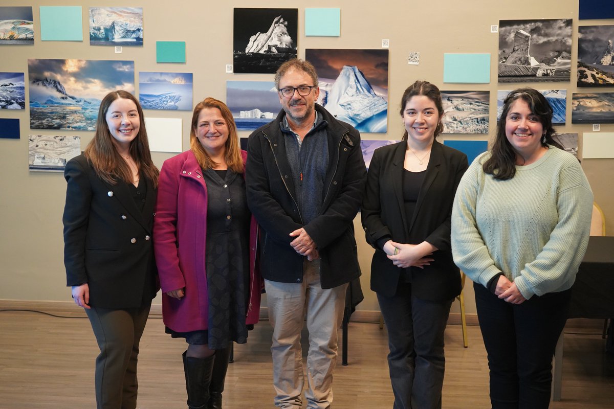 MilenioBASE's tweet photo. NOTICIAS🗞️🇦🇶 | "Ciencia y comunidad: Instituto Milenio BASE y AYC Punta Arenas se unen para divulgar el conocimiento antártico" @ayc_puq 

📲Todos los detalles de esta alianza en https://t.co/JMKAuc12r2 https://t.co/hnnjSBK3wM