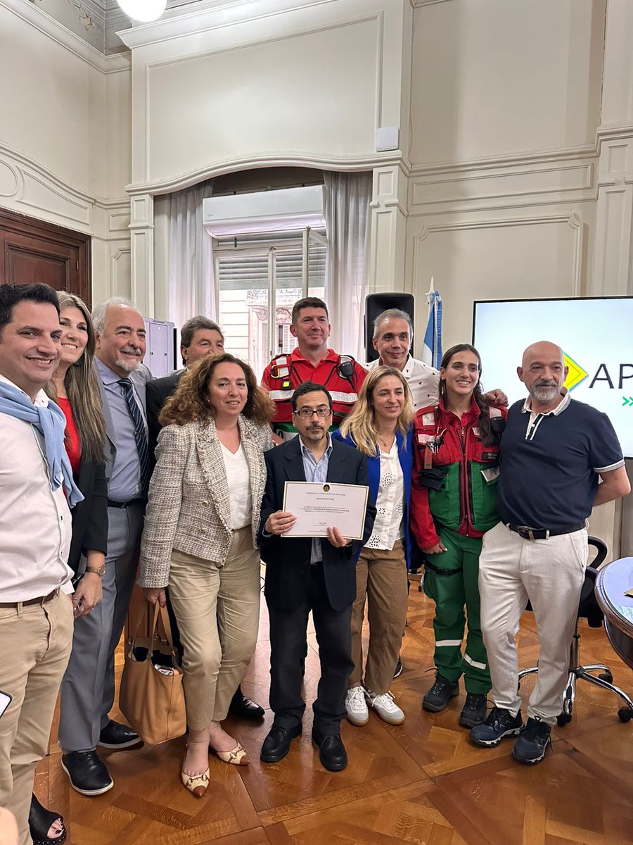 #PeriodistaDeTránsito tweet media