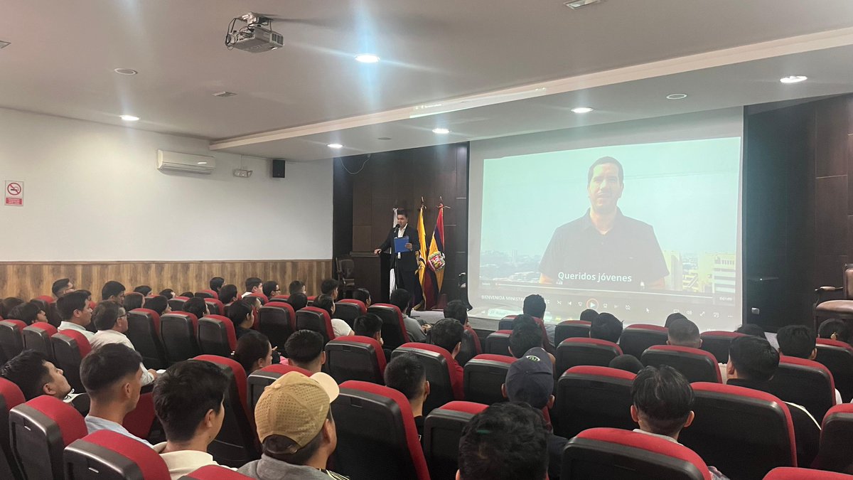 MIT_Ecuador's tweet photo. #Loja | Se socializó el programa #JóvenesEnAcción con la presencia de 198 jóvenes que participaron en la inducción de  esta iniciativa, que tiene por objetivo, generar trabajo y a la vez la conservación de la Red Vial Estatal. 

🧑🏻‍🦱 26.000 jóvenes accederán en la zona 7.

#ElNuevoEcuadorResuelve