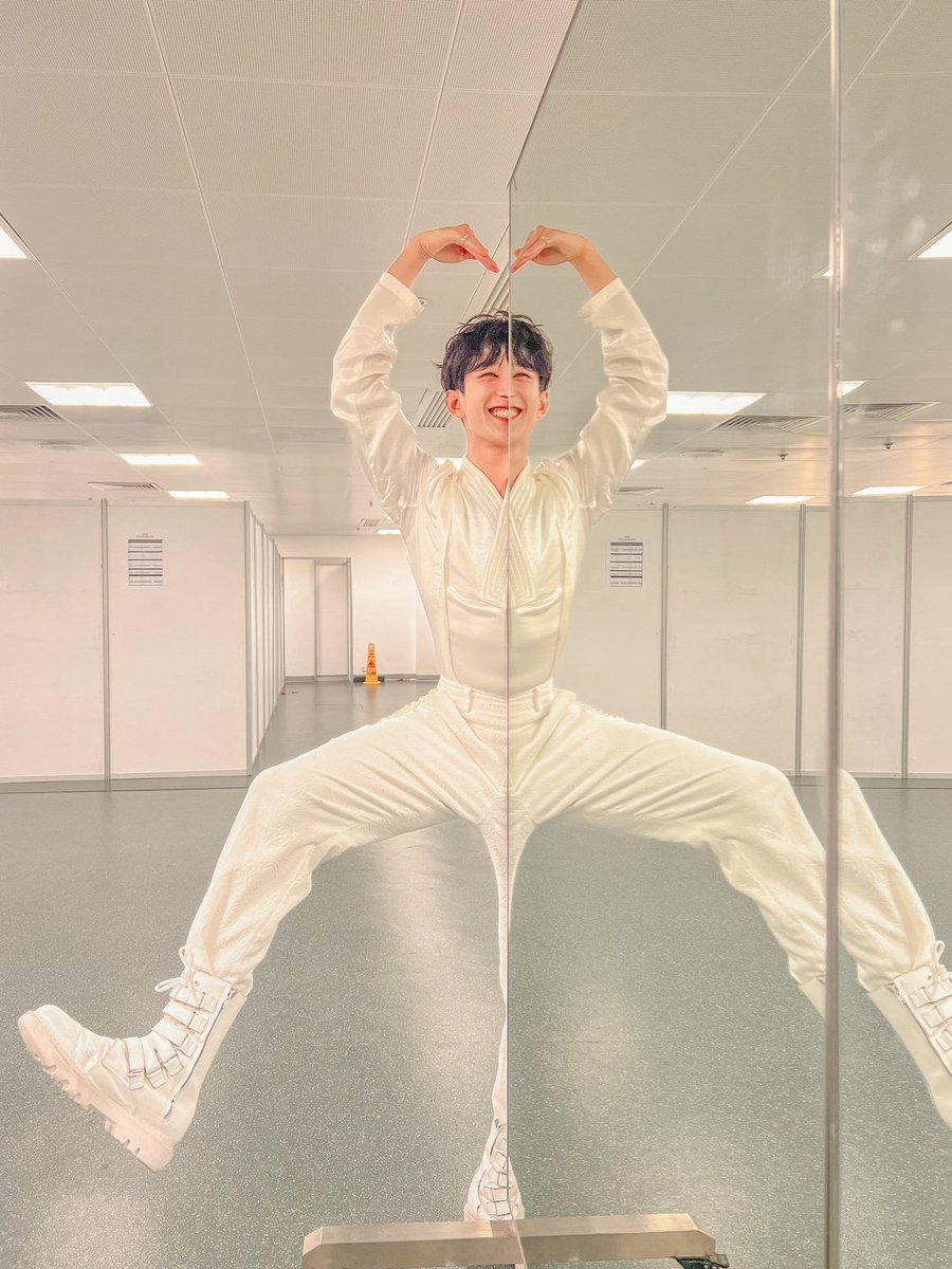 양쪽 다 도겸인거죠???? ^^^^^^^
근데 이거때문에 입덕한거긴해여....ㅋㅋㅋㅋㅋ