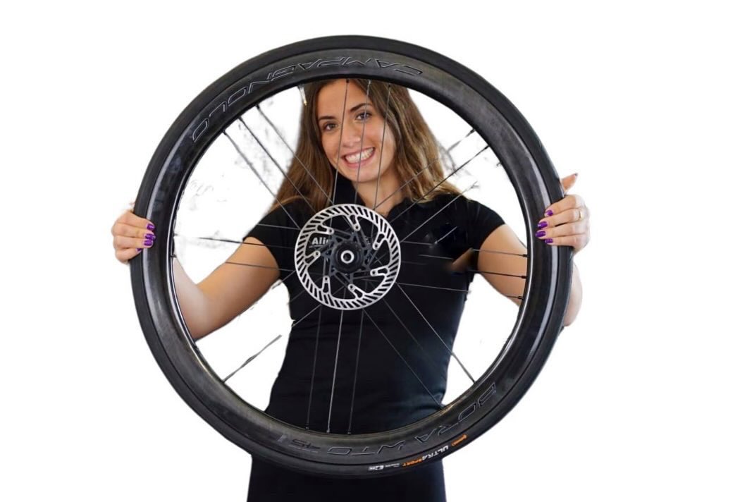 macrociclo's tweet photo. Atención chicas 🚴‍♀️🩷🚴‍♀️ os presentamos a María, nuestra responsable de rendimiento femenino. Estás buscando a tu entrenadora de confianza?? pues no dudes en contactarnos y únete a nuestro grupo de expertos para cumplir tus objetivos. ✌️✍️
https://t.co/3eK1z9RMlY #desde2008 https://t.co/laSD7gxmvn