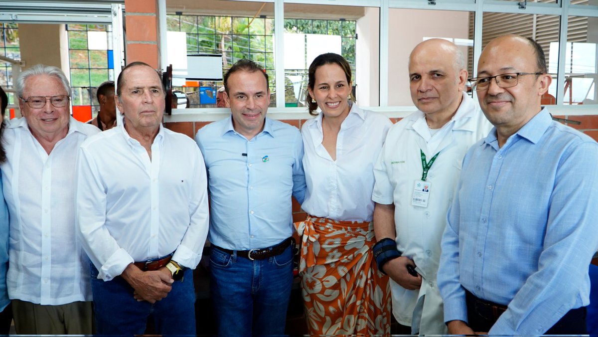 SENA_RValle's tweet photo. En un esfuerzo entre la @AlcaldíaDeCali, el @SENA_RValle, y la Fundación club @Campestrecali, se dio apertura al Centro de Servicios intégrate Mi Cali Bella, un programa diseñado para impulsar la formación, empleabilidad y mejorar la calidad de vida de la ladera de la comuna 18. https://t.co/ID6aIfzr1W
