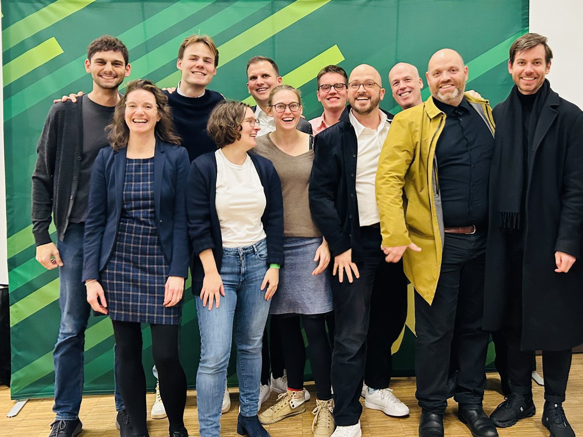 gruenemitte's tweet photo. Der Parteitag von @gruene_berlin war fordernd. Im Ergebnis freut uns besonders, dass @StefRemlinger #Mitte nun im Landesparteirat vertritt und @lennard_gott in die Antragskommission wiedergewählt wurde - und das mit dem besten Wahlergebnis! #LDK24 🙌🌻
1/3 https://t.co/jHEvM5Haew
