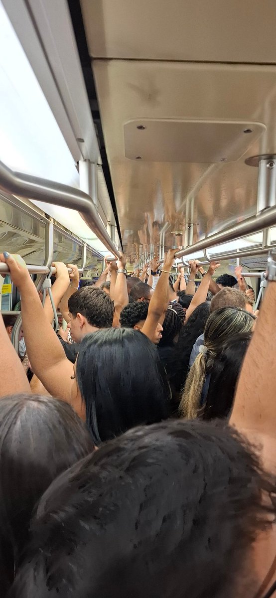 Situação agora aqui na linha 3 do <a href="/metrosp_oficial/">Metrô de São Paulo</a> ...lamentável
