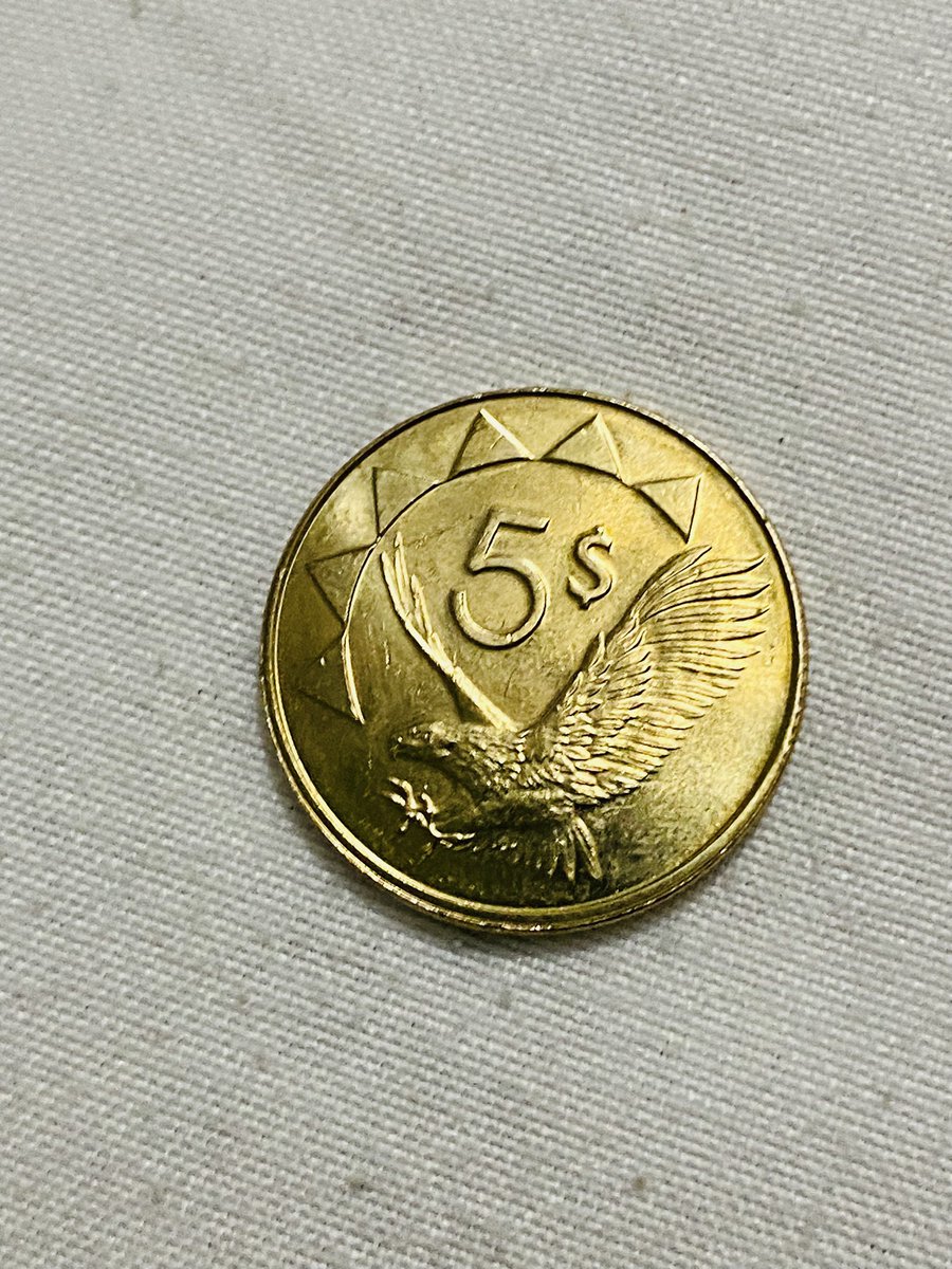 ainluhe's tweet image. The Bank of Namibia issued N$ 5s. New N$ 5s everywhere. Congratulations Namibia 😊