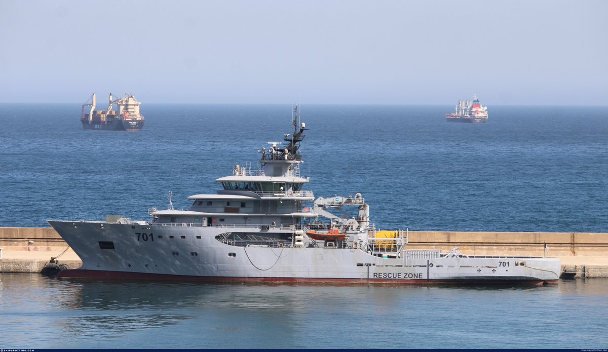 Springbok1973's tweet photo. WHAT THE "HULL"?
Research ship EL MOUNDJID🇩🇿 saliendo del callejón del Báltico, from St Petersburg?
¿Qué hará un buque oficial argelino ahí?
El #YANTAR🇷🇺 sigue en Argel.
RS EL MOUNDJID leaving the Gulf of 🇫🇮. What the hell is an 🇩🇿 navy ship doing up there?
#PescandoCables https://t.co/scdNG6QfVs