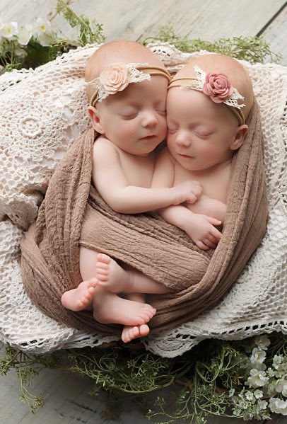 “Welcome to the world… Camila Aurora Sinclair and Lily Aria Sinclair. Born December 2, 2024 @ 4:30 and 4:36 pm, weighing in at 5.4 and 5.5 pounds, and each at a whopping 18.5 inches. @NirvanaDeos and Mommy love you so much.”