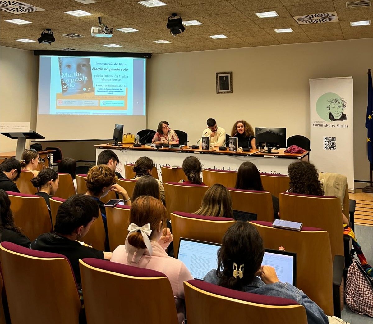 Lourdes Martínez (@loumrodriguez) on Twitter photo Presentación del libro #Martinnopuedesolo e interesante charla de Isabel Muelas y Rafa López Muelas con los alumnos de 1° de Communication and Media Studies de la <a href="/fcdmurcia/">UMU Comunicación y Documentación</a>. Gracias, Isabel, Rafa, por vuestro tiempo y por vuestra labor en la Fundación Martín Álvarez Muelas. Presentación del libro #Martinnopuedesolo e interesante charla de Isabel Muelas y Rafa López Muelas con los alumnos de 1° de Communication and Media Studies de la <a href="/fcdmurcia/">UMU Comunicación y Documentación</a>. Gracias, Isabel, Rafa, por vuestro tiempo y por vuestra labor en la Fundación Martín Álvarez Muelas.