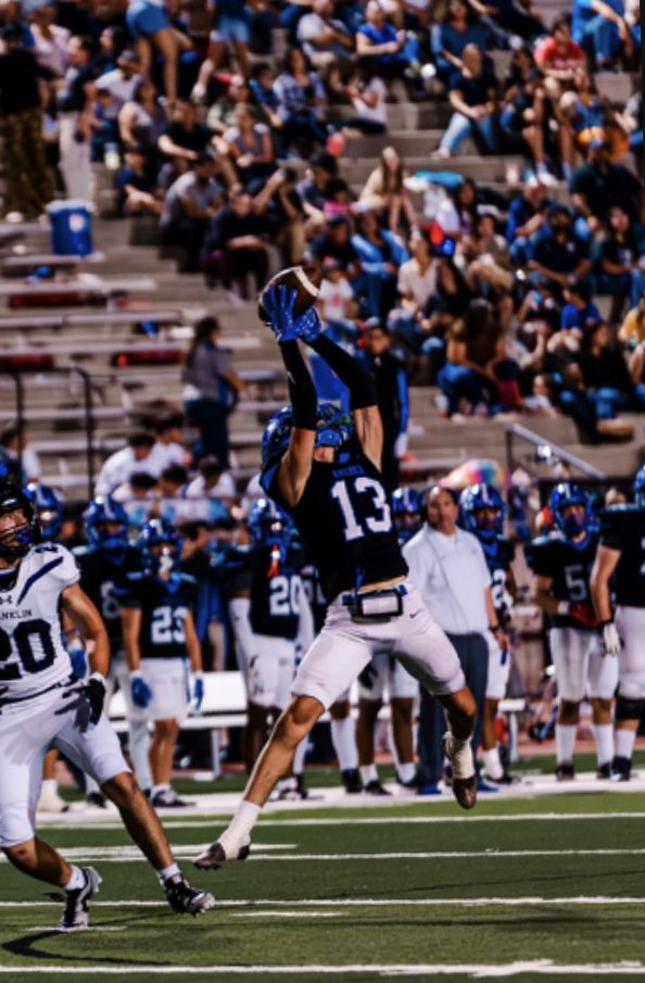 I’m honored to be named 2024 Defensive Athlete of the year!! 
All glory to the man above🙌🏼
<a href="/plujan7/">P. Lujan</a> <a href="/Coach_NoeRobles/">Noe Robles</a>