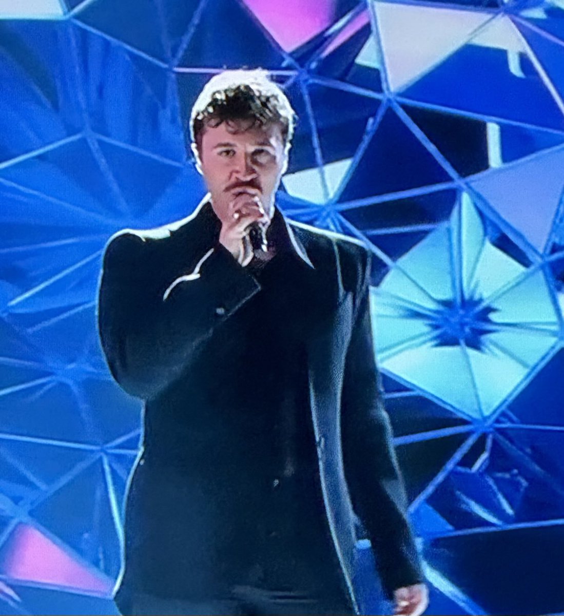 StopEditor's tweet photo. I can’t believe Snoop was out of his chair after this.  Nope. #theVoice https://t.co/nQoA3u6E7T