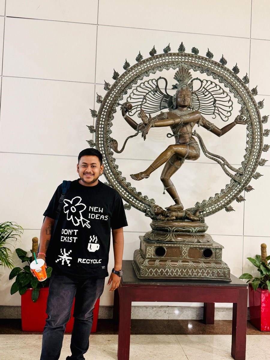 ଚେନ୍ନାଇ ଏୟାରପୋର୍ଟ ଥିବା ନଟରାଜ ପ୍ରତିମୂର୍ତ୍ତି ସହ ଏକ ଫୋଟୋ 🥰

#ChennaiAirport #Fly #Bickypro #Travelwithbickypro