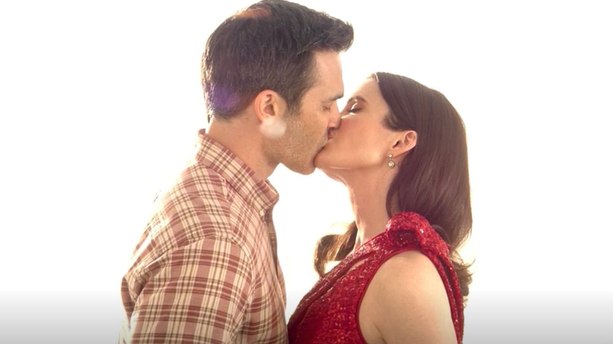 Laurenn_Georgee's tweet photo. The final Clois scene has me unwell 💔THANK YOU @BitsieTulloch and @tylerhoechlin for being THE SUPERMAN AND LOIS 😭🥰🥹 
no one will ever come close. #Supermanandlois https://t.co/wGPVKmMs3R