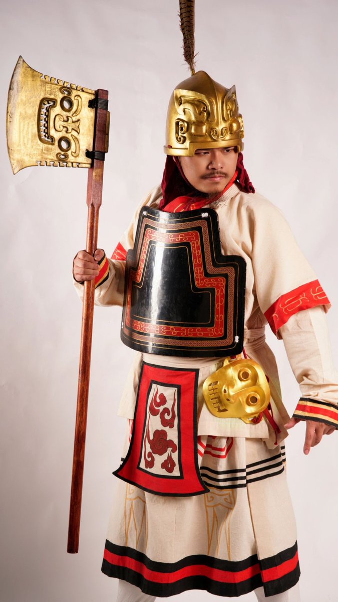 商代戎服:
Restoration of Shang Dynasty(c. 16th-11th century BC) warriors' military uniforms and armour.

🔗:xhslink.com/a/3e3RcTHOflU0
