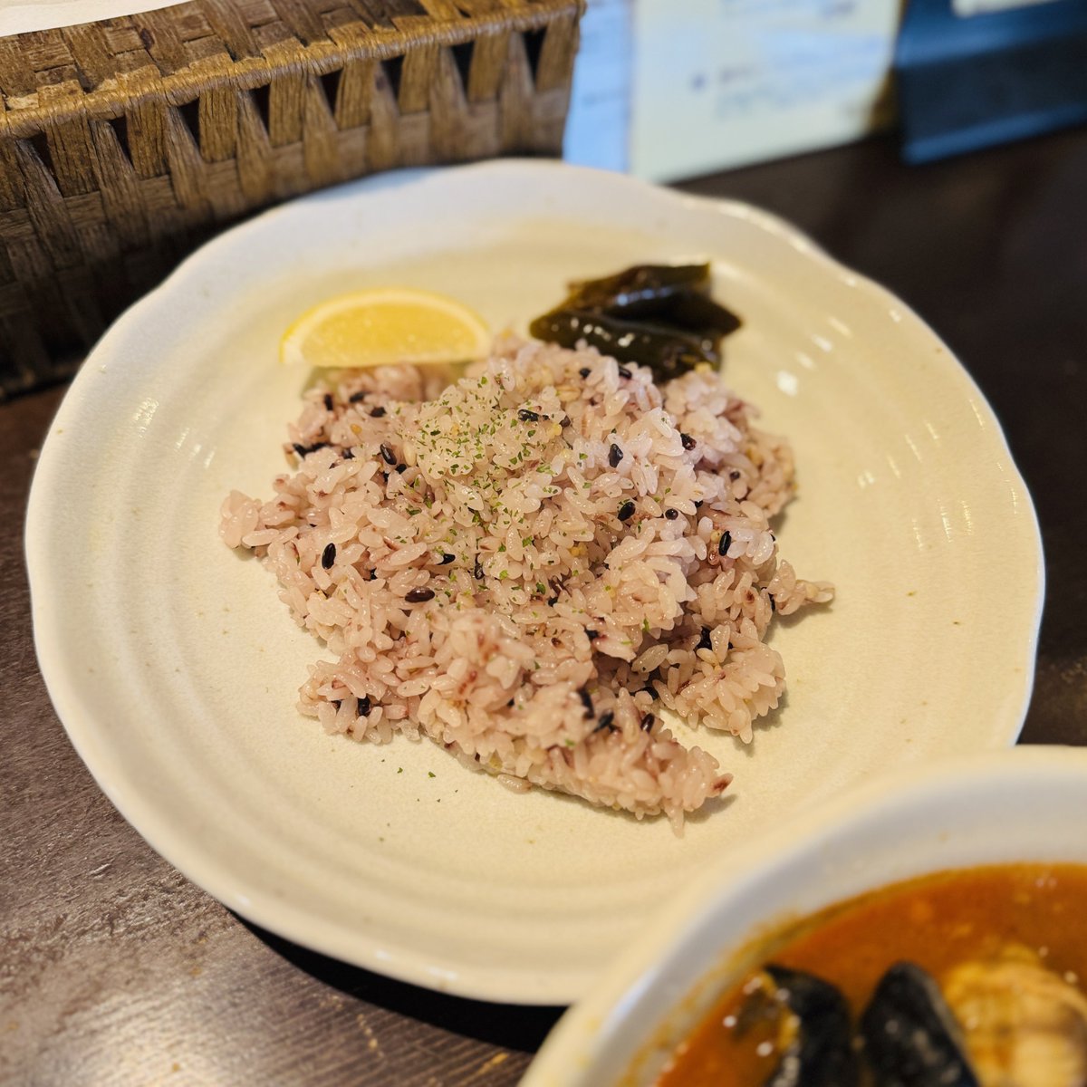 Tossy526's tweet photo. #1195
五〇堂
@札幌市中央区
日替わり「噴火湾産ごっことチキンと大根のスープカレー」辛さ6番、雑穀米小、白菜のオリーブオイル炒め、激辛とうがらし正油漬け。今年初、冬恒例のごっこ。卵までしっかりと。チキンもたっぷり。食感の違い。重層的な味わい。食べ応えすごい。#gomarudo #ヒロろぐ https://t.co/Vq0MH7z03B