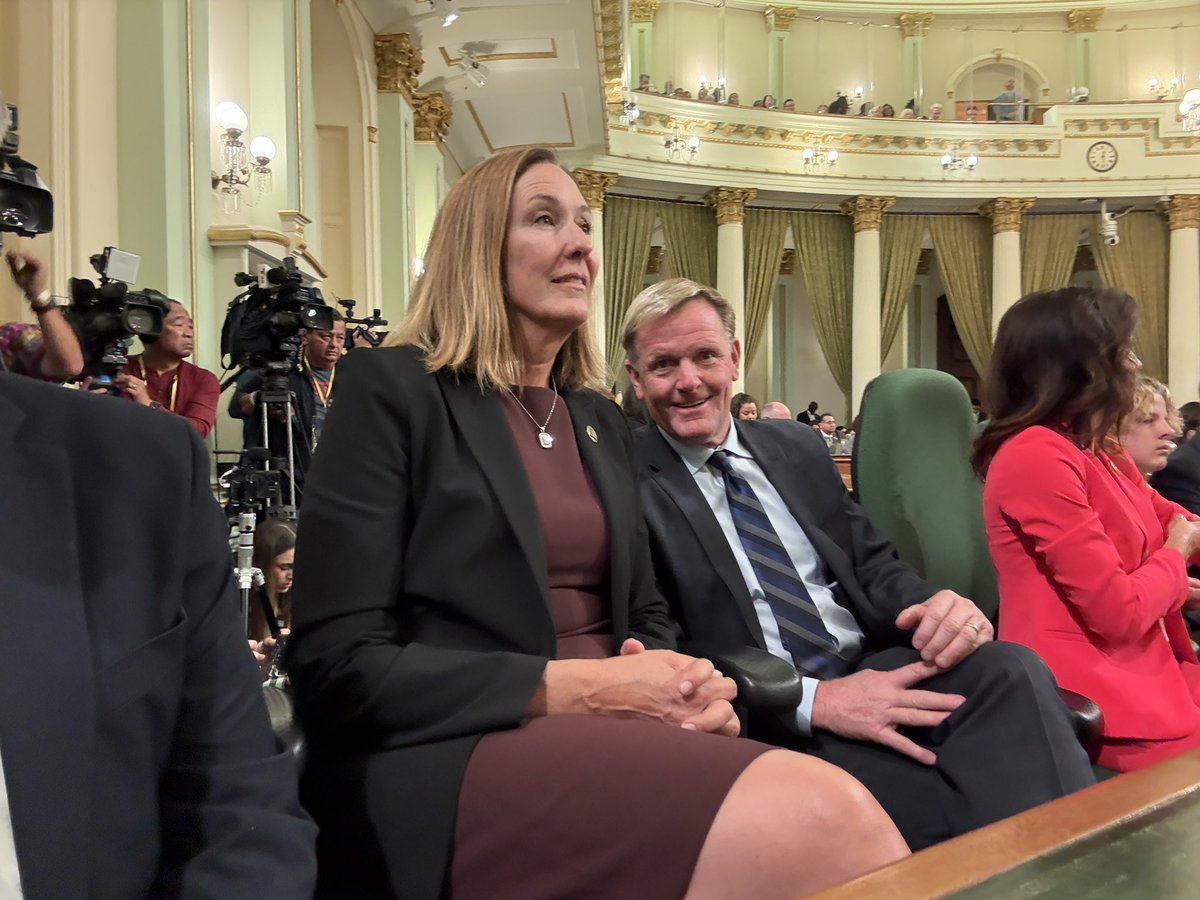 ASM_Irwin's tweet photo. Honored to have been sworn in for my final two years in the California State Assembly as the representative of the residents of the 42nd Assembly District. #CALeg https://t.co/SXbW1lXxlf