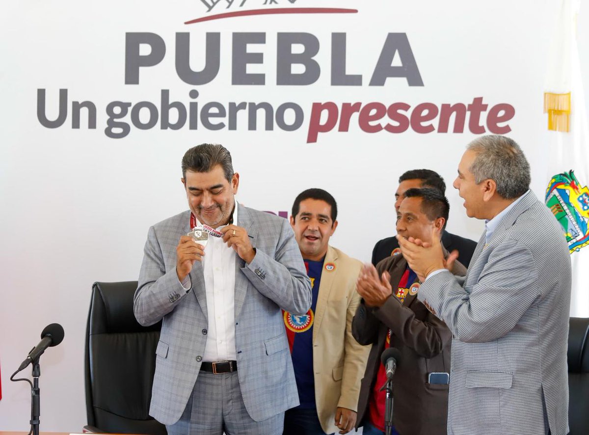 Quiroga913's tweet photo. El deporte es salud unión y que el trabajo de este equipo, inspire y motive a niños jóvenes y a personas felicidades al equipo de futbol ⚽️ @CTMPuebla y a nuestro líder @leobardosoto por este gran campeonato que representaremos a México🇲🇽 en el mundial de Grecia🇬🇷 2025 👏 https://t.co/ox69WmIFRC