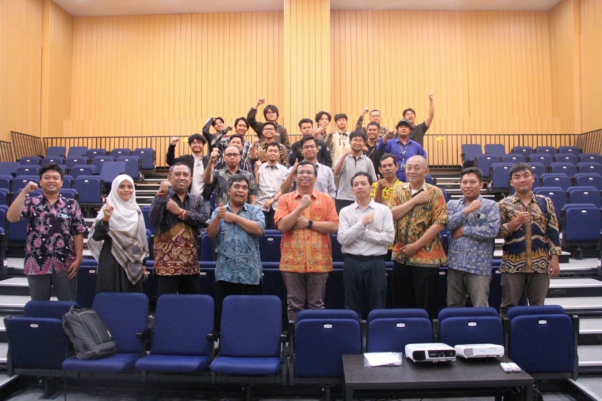 computer_its's tweet photo. Pada hari Jumat, 27 November 2024, Departemen Teknik Komputer ITS mengadakan acara Sosialisasi Program Kerja Bakal Calon Kepala Departemen Teknik Komputer. 

Acara berlangsung di Ruang Auditorium Lantai 2 Gedung Tower 2 ITS ini dihadiri oleh berbagai elemen civitas akademika. https://t.co/wEhfsVlcjX