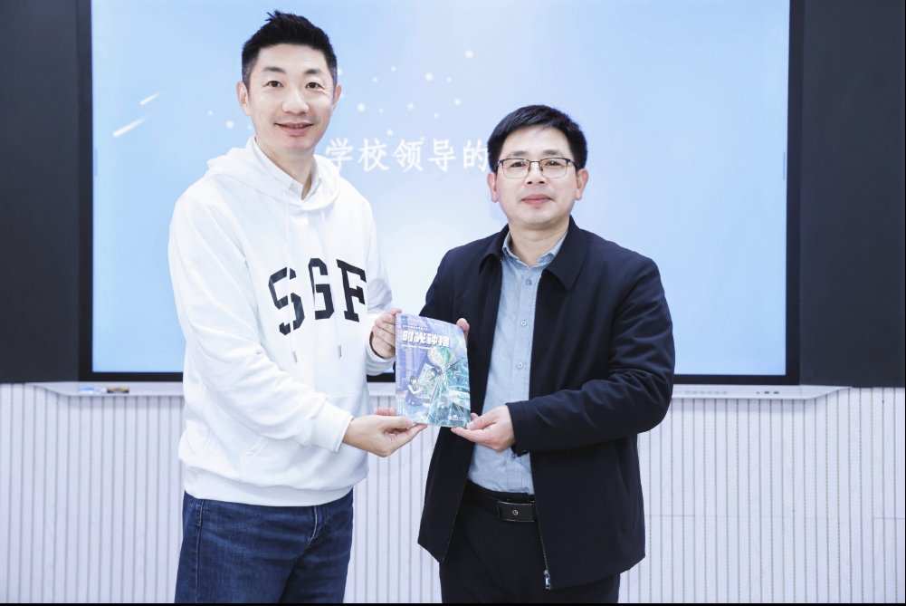 Scififoundation's tweet photo. On Nov 28, the "Sci-Fi Imagination Public Program" was held at Ziyuan County’s First Primary &amp; Experimental Middle Schools. We donated sci-fi novels, AI robots, &amp; courses, plus showcased a global sci-fi art exhibition. 

#SciFi #AI #Education #STEM https://t.co/b1iT1dHqvn