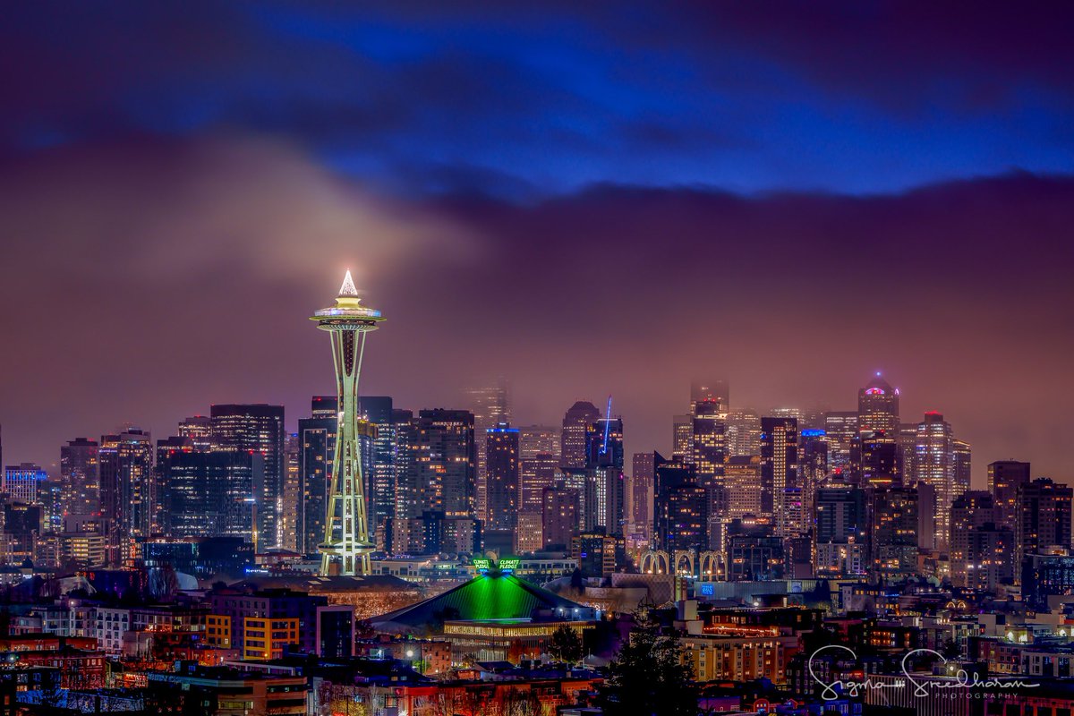 sigmas's tweet image. Monday morning in #Seattle… Foggy blue hour before sunrise… Also a fog Timelapse from midnight to right after #sunrise.