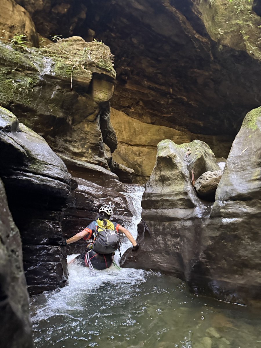 eastwind_mgr's tweet image. 【ARWC2024】
ロープはチームに2名が行うというルールで、ここはヨネとジョージが行く。
トレンチフットのテツと異変をきたした田中はしばしの休息で回復を試みる。

#arwc2024 #eastwind #adventurerace
#イーストウインド #アドベンチャーレース