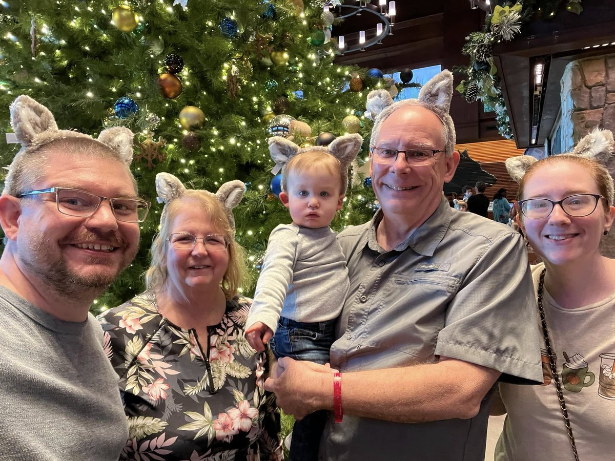 GREAT WOLF LODGE WEBSTER! Our first time visiting! Water Park, Arcade, a... youtu.be/-3u80zl33kQ?si… via <a href="/YouTube/">YouTube</a>