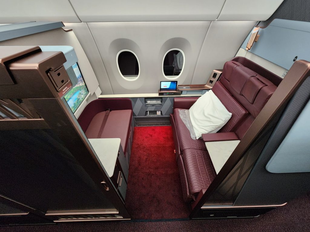 TripPlusTravel's tweet photo. It's great to fly @JAL_Official_jp @traveloneworld this brand new Japan Airlines first class suite on Airbus A350-1000 from Tokyo to New York!! ^Randy
#japanairlines #oneworld #firstclass #airbus #a350 #tokyo #japan #newyork #usa #travelphoto #tripplus https://t.co/FQe1tsiWNS