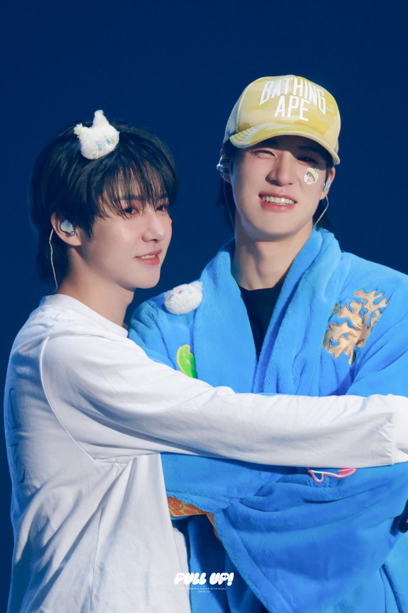 ppppuuuuoooo's tweet photo. 241130 TDS3 day2

기특강쥐 꽉 안아줘야데🥹

#제노 #JENO 
#런쥔 #RENJUN https://t.co/Hf7ZFJoam1