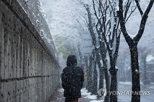 kvibe_yonhap's tweet photo. EXO's 'First Snow' Climbs Charts As Snowy Season Arrives
#Kpop #charts #snow #first_snow #popular #winterKpop @EXO_NEWS_JP @ExoOurUniverse @SMTOWNGLOBAL @SMTOWN_Idn @SMTOWN_USA
https://t.co/h2kUibPSnw https://t.co/778jhSScZy