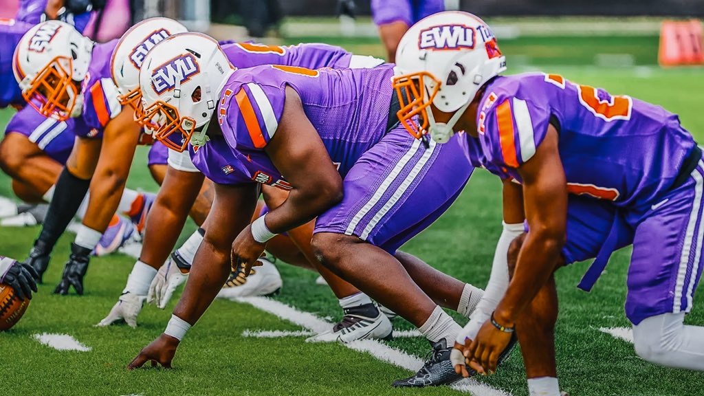 Blessed and highly favored to receive my first offer from <a href="/EdwardWatersFB/">Edward Waters Football</a> <a href="/CoachMasonTSD/">TSDATHLETES</a> <a href="/Toriano81/">Toriano J. Morgan</a> 🐅