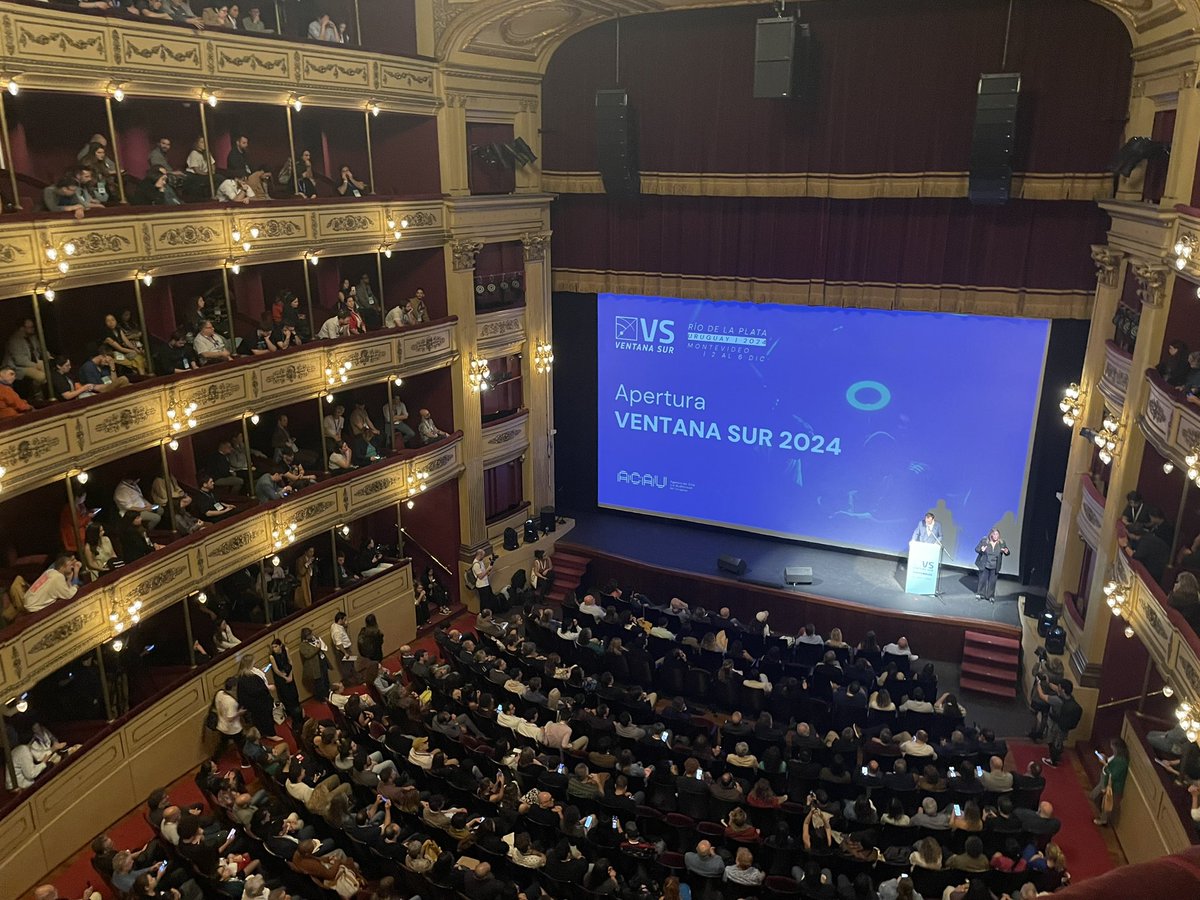 En la inauguración de <a href="/VentanaSur/">Ventana Sur</a> en Montevideo, con los grandes Nico Acuña y <a href="/rafaval/">Rafa Valdeavellano</a> 💪🏼 gracias <a href="/CNTVChile/">CNTVChile</a> vamos por la internacionalización de #El Expediente Letelier by <a href="/laventanacine/">La Ventana Cine</a> 🥰
