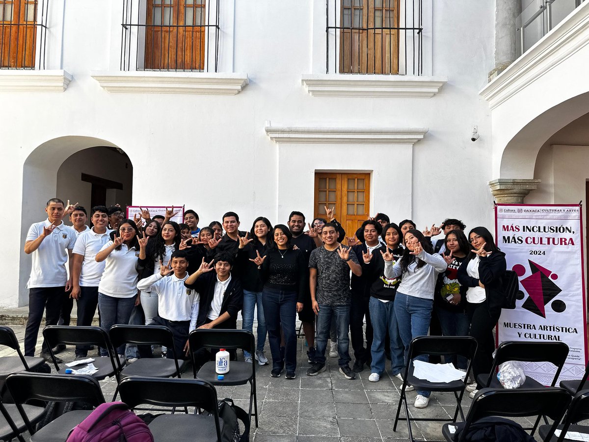SECULTA_GobOax's tweet photo. El Gobierno del Estado de Oaxaca, a través de la Secretaría de las Culturas y Artes, en el marco del Programa de Apoyo a Instituciones Estatales de Cultura (AIEC) 2024,  en el marco de: "Más inclusión, más cultura", realizó:

 LECTURA INTERACTIVA TITULADA: EL MUNDO EN MIS MANOS https://t.co/KMky5GhD9C
