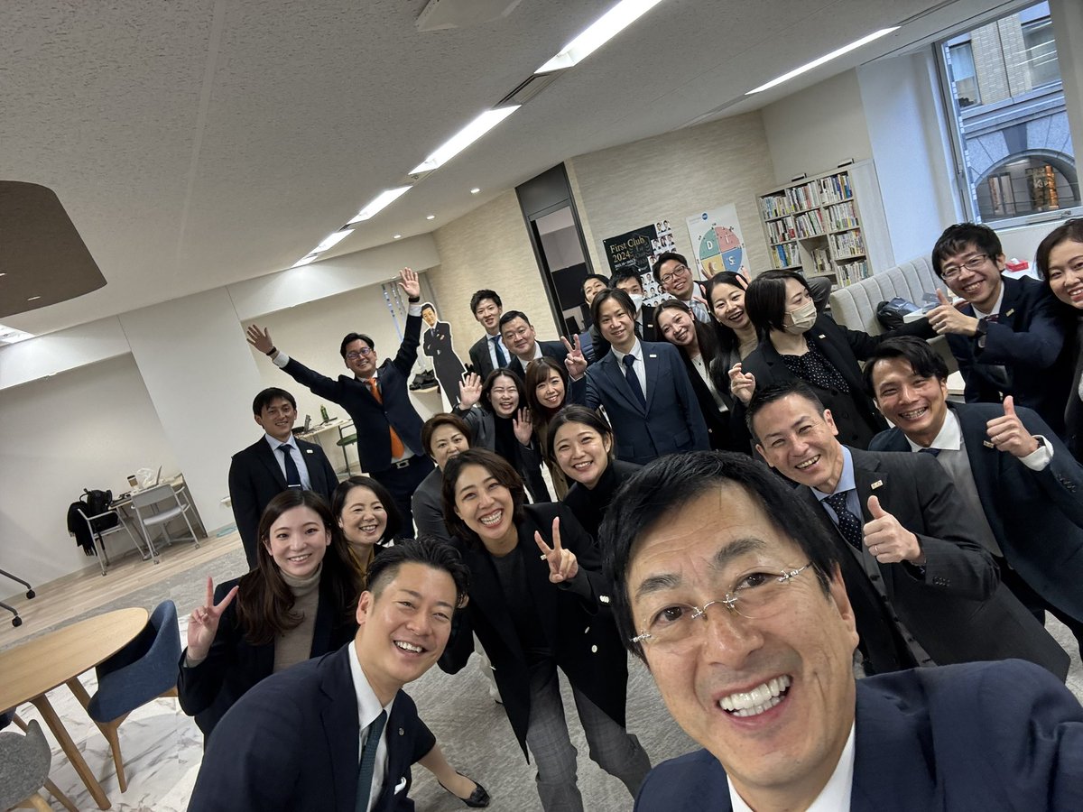 aokiachievement's tweet photo. 私が目指して来た生き方は大金持ちになることではなく、大価値持ちになる生き方だ。

どれだけ多くの人の力になれるか？
どれほど多くの人の為に尽くせるか？

奉仕する為に練達が求められる。

まず自分が持つこと。
次に与えること。

それだけ。
#100回聞いたら豊かになる話
#成功
#青木仁志
#アチーブメント
#アチーブメントテクノロジーコース
#アチーブメントテクノロジーとくべつ