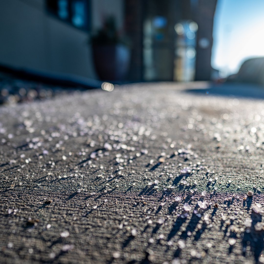 Rock salt used to melt ice washes into our water, affecting the environment and our drinking water.  

Use one tablespoon of salt for a one-metre square area or use sand or non-clumping cat litter to add traction when it's too cold for salt. 

Learn more: ow.ly/NIp350SICHC