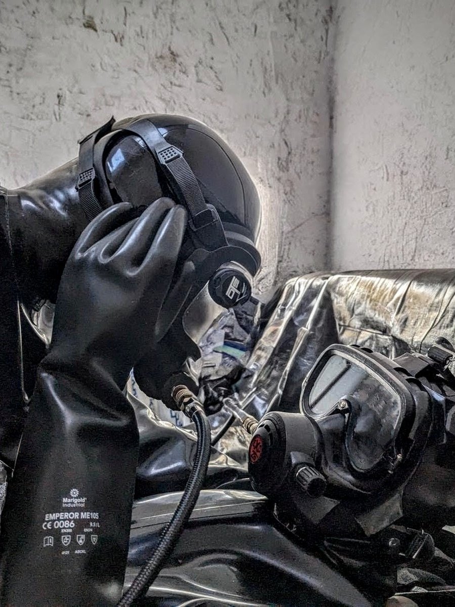 Full face guardian over an EXO,  full rubber and shared air from the tank.