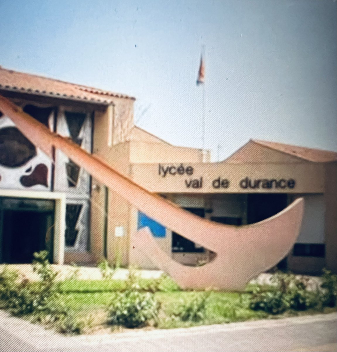 Carole Bolusset Gérenton (@carolebolussetg) on Twitter photo ‼️Aujourd’hui
Le premier GT 2024 2025 de la cellule académique <a href="/AcAixMarseille/">Acad. Aix-Marseille</a> dédié au programme EMI dans l’EMC a réuni 20 membres ce jour au lycée Val de de Durance .
➡️Trois pistes :
🟣Cycles 2 et 3
🟢Cycle 4
🟡Lycée
♻️work in progress … ‼️Aujourd’hui
Le premier GT 2024 2025 de la cellule académique <a href="/AcAixMarseille/">Acad. Aix-Marseille</a> dédié au programme EMI dans l’EMC a réuni 20 membres ce jour au lycée Val de de Durance .
➡️Trois pistes :
🟣Cycles 2 et 3
🟢Cycle 4
🟡Lycée
♻️work in progress …