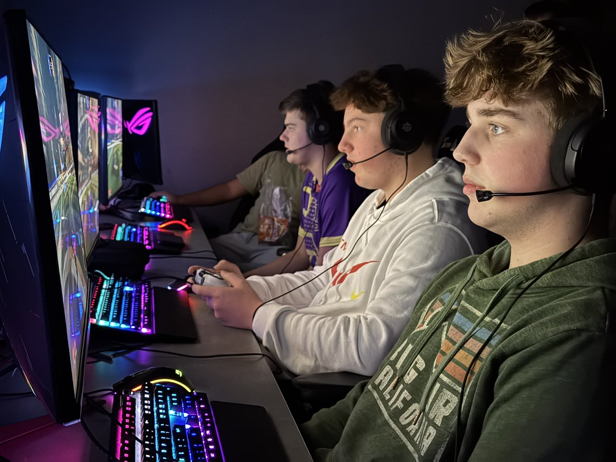 BGHS Purple Reign defeats Martha Layne Collins HS and advances to the Elite Eight of the @khsaa Esports playoffs. BG will face DuPont Manual later this week.