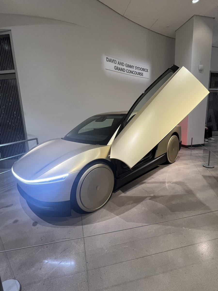 BradGoldbergMD's tweet photo. Imagine driving to work AND being able to catch up on emails, finish charts, take a quick meeting.. or just taking a nap? For me that’s about 5 hours added benefit/wk. I work crazy hrs, how great to be driven home after working all night? What value would you put on that? @Tesla @Tesla_AI @elonmusk @wholemars