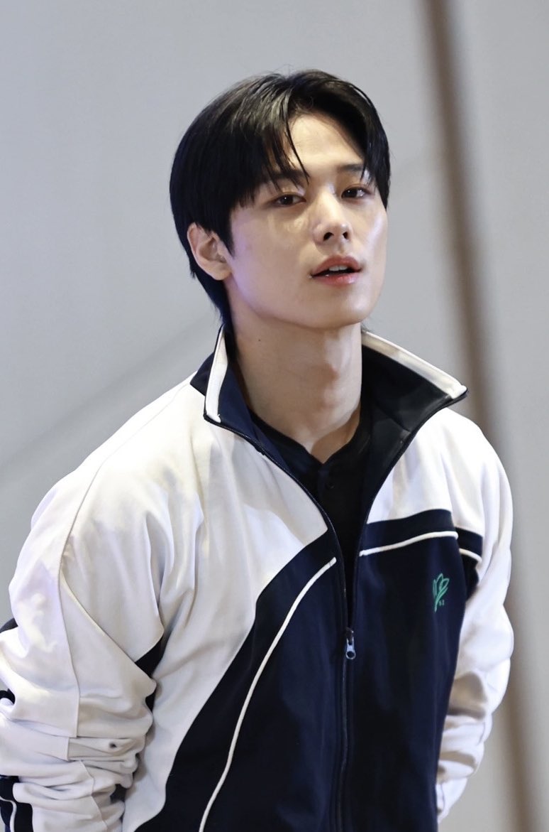 juyopop's tweet photo. the most popular in school https://t.co/6S3GlFFrYq