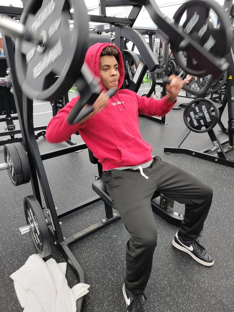 Break over back to grind mode time for the hardest 6 months of training again. Got 20lbs of muscle added last year let's go for another 20 🔨 #PULLtheSLED