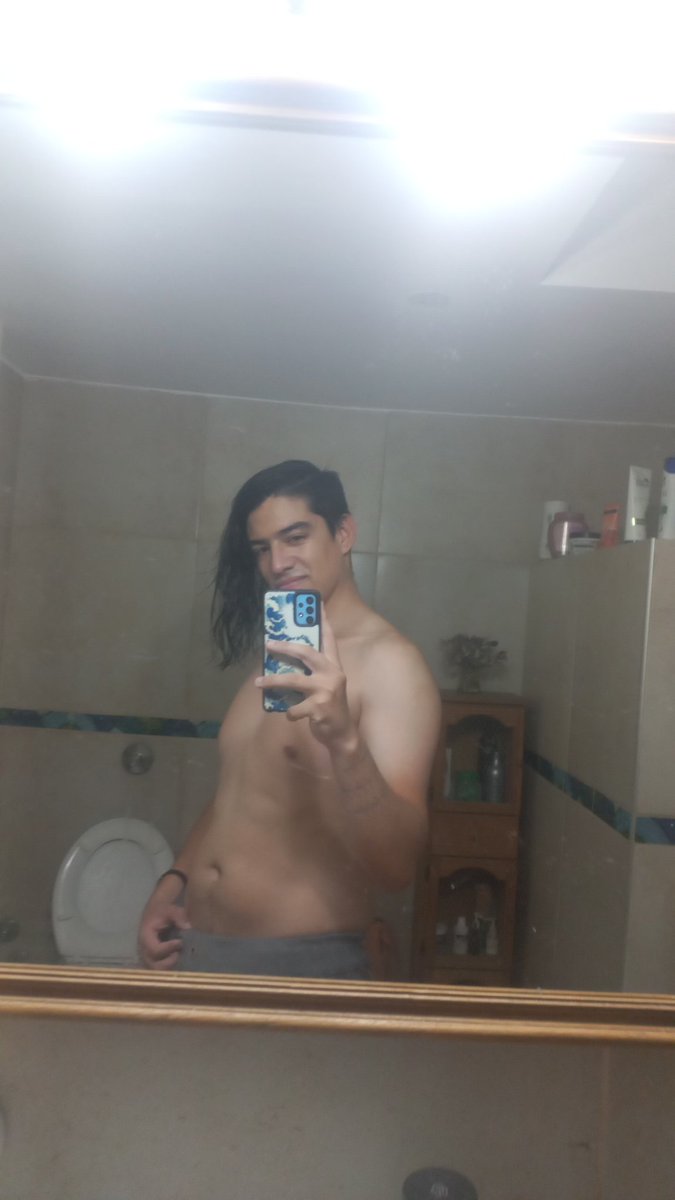 JOTTuuNN's tweet photo. Foto de Diciembre 

La de noviembre me recontra olvide, pero bueno.

Oficialmente hará un año de ir al gimnasio constantemente el 10 de Diciembre, pero como no pretendo dejar de ir.

La verdad es que si se nota el cambio. Estoy muy feliz con lo que conseguí. 

Eso, espero hacer 2 https://t.co/rgkorSouCN