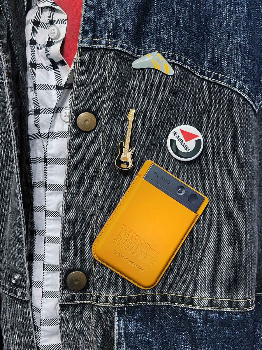 bttf0709's tweet image. Aiボイスレコーダー #PLAUDNOTE ×バックトゥザフューチャー40thコラボモデルが販売開始

ボタン１つで会話通話の録音&amp;amp;文字起こし
更にAiによる文章要約まで行ってくれる商品だとか

今回PLAUD様からご提供頂きました
【1/3】
x.gd/waE14
#PR #PLAUD #PLAUDで生産性爆上げ #プラウドノート