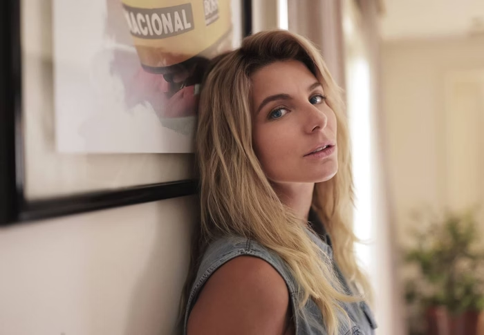 luanaraujo90's tweet photo. Precisamos falar sobre Júlia Foti, a Galisteu da série do Senna https://t.co/UyTPZdT2VL