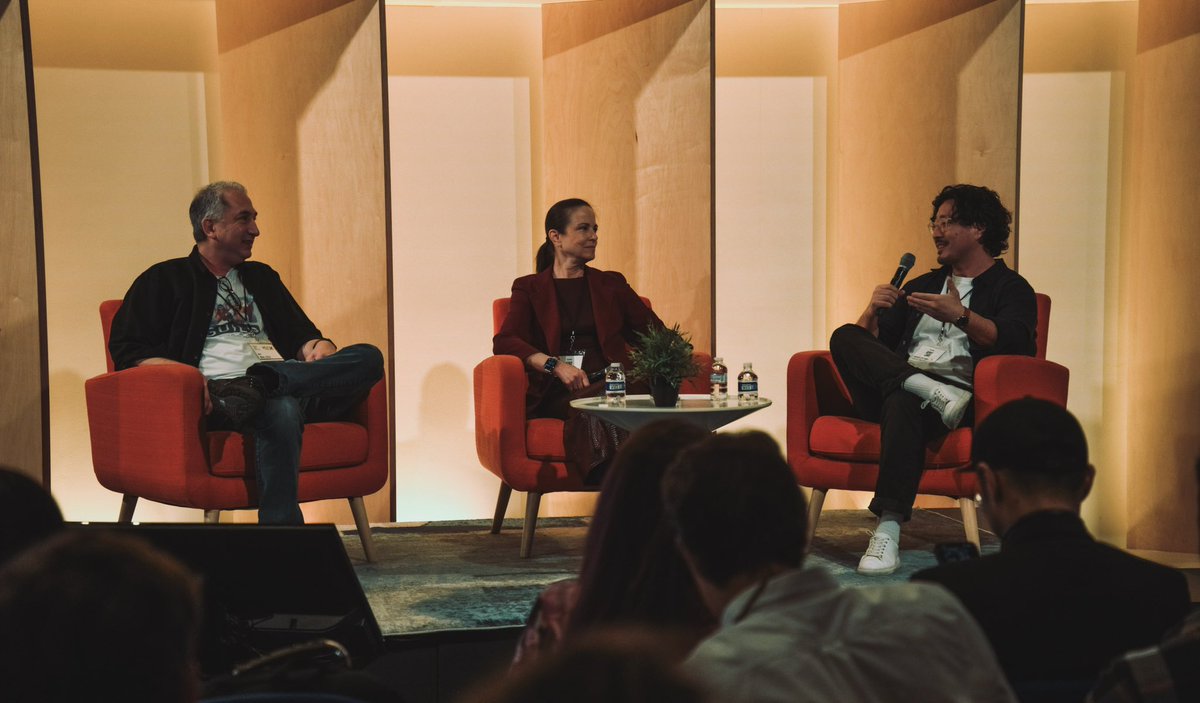 dburgar's tweet image. Had a blast! @SplitXglobal at Silicon Valley, @BoostVC , AI: The Good, The Bad, The Ugly – A thought-provoking panel alongside the brilliant @AmyPeckXR and visionary frontier tech leader Avi Bar-Zeev(ex-Apple, Microsoft, Amazon &amp;amp; Disney). Together, we unpacked the transformative…