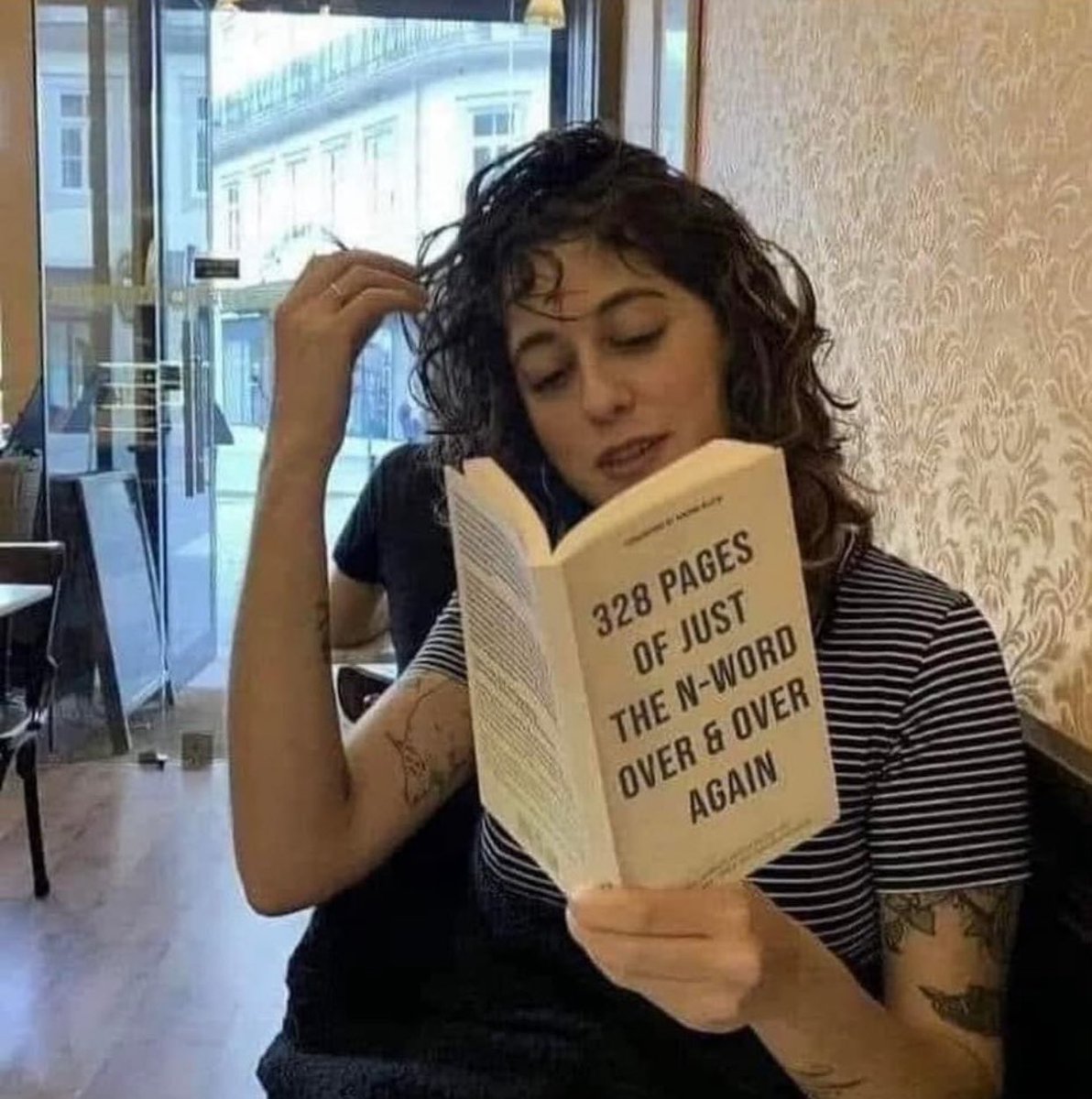 GarbageHuman24's tweet photo. Christmas gift idea for the bookworm in your family https://t.co/qcA8SfQbtr