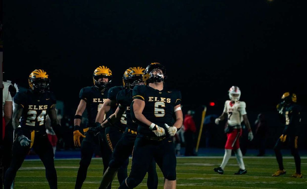 Brady Seeley junior year film!

hudl.com/v/2R5qCA
