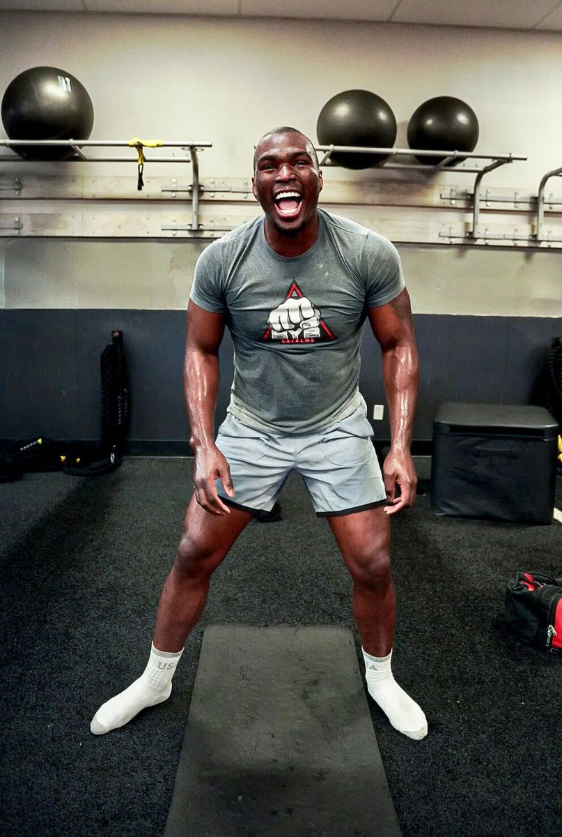 Give me my money 💸 fight week that means check going into my bank account 🤣🤷🏾‍♂️ Who the fuck said that money doesn't bring happiness 🤣
@bybextreme 
<a href="/bkb_official1/">BYBBKB</a> 

#boxeo #miami #BYB